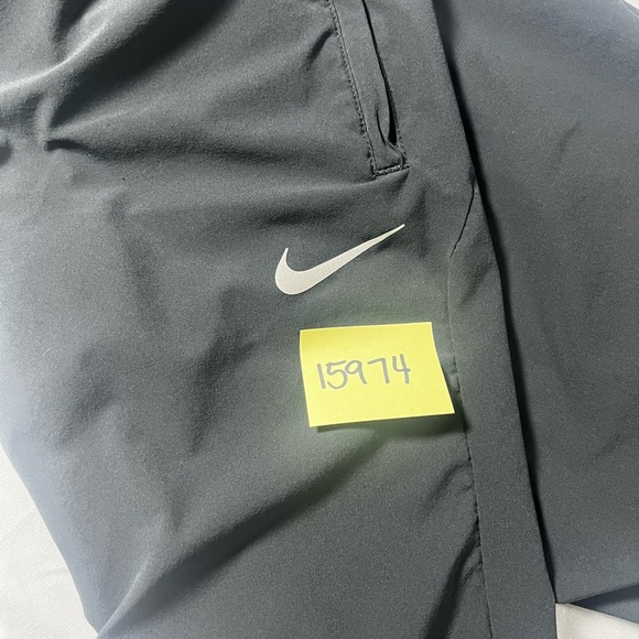 Nike Dri-Fit Women’s Capri Black Size Medium Drawstring Zip Pockets - Picture 16 of 16